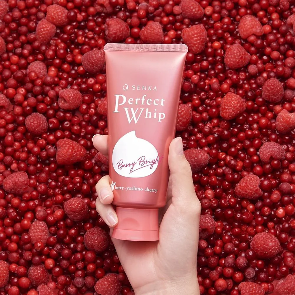 Shiseido Senka Perfect Whip Berry Bright Foam Cleanser (100g) - Image 2